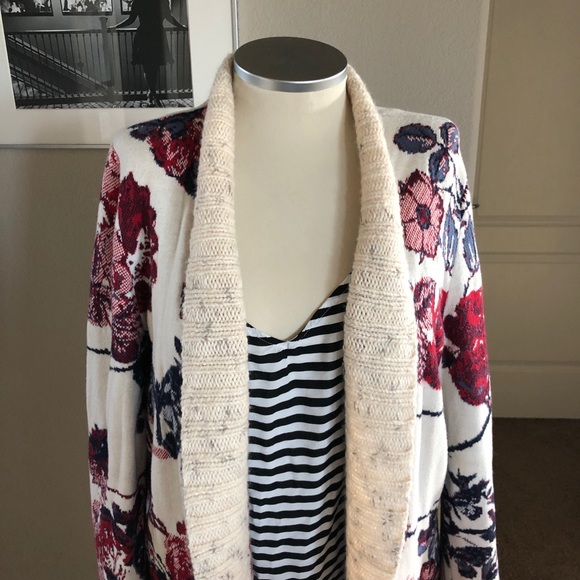 Floral sweater/coat - Picture 2 of 7